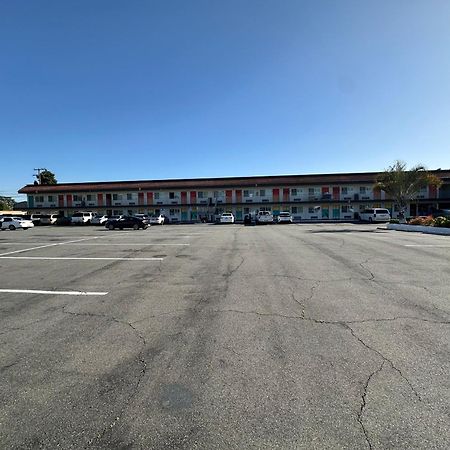 The Dixie Orange County Hotel Стантън Екстериор снимка