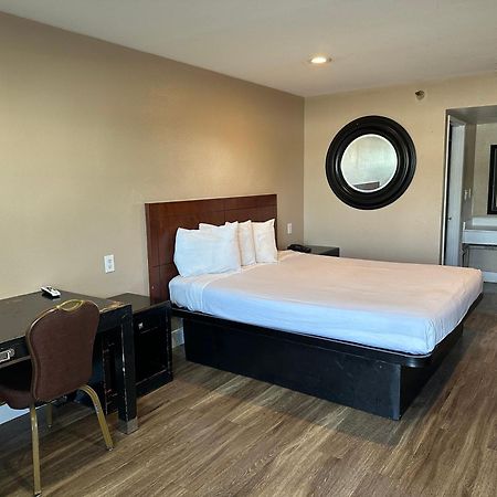 The Dixie Orange County Hotel Стантън Екстериор снимка