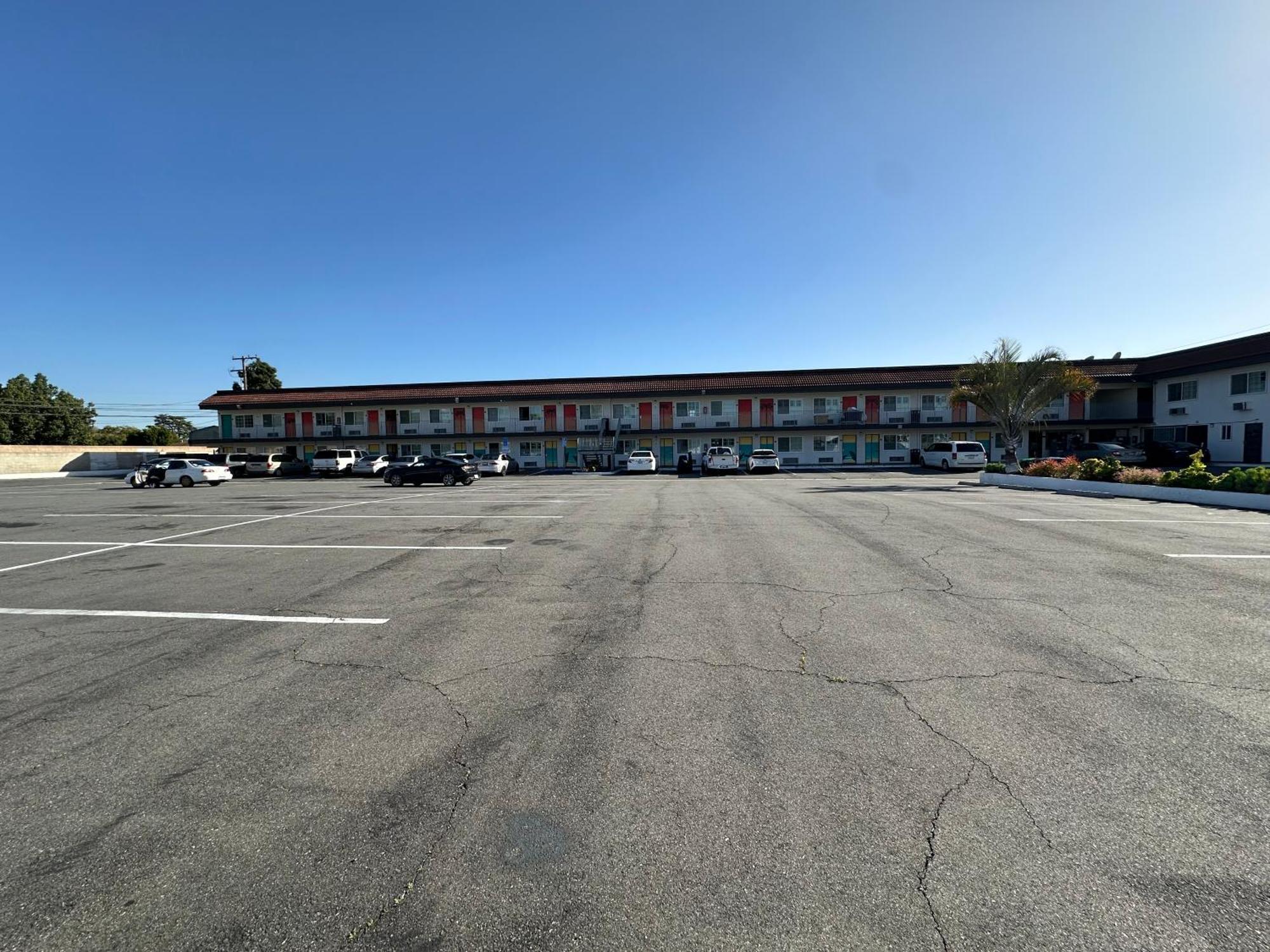 The Dixie Orange County Hotel Стантън Екстериор снимка