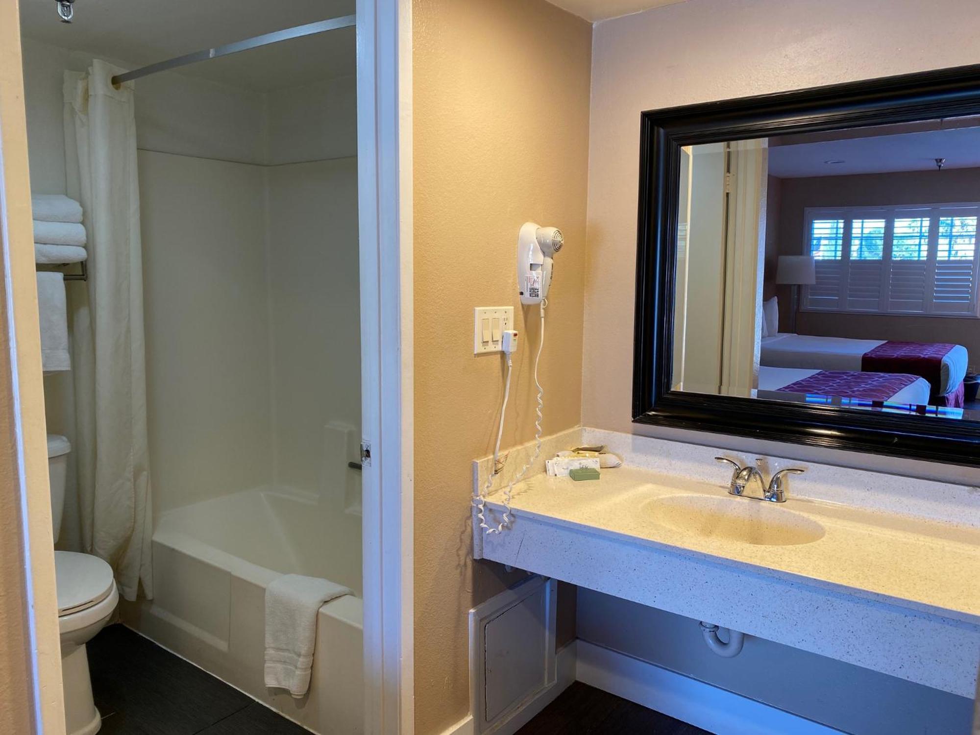 The Dixie Orange County Hotel Стантън Екстериор снимка