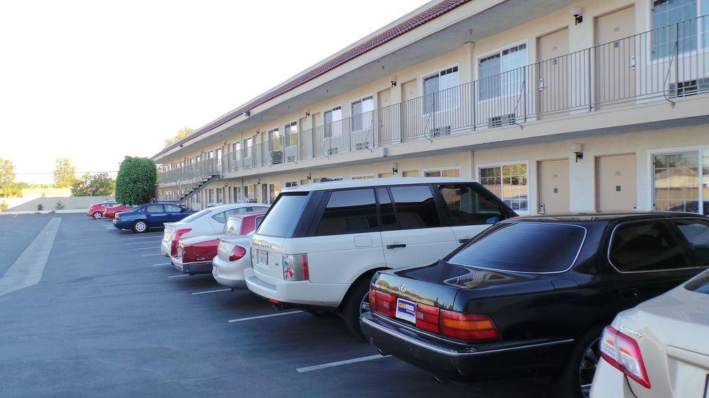 The Dixie Orange County Hotel Стантън Екстериор снимка