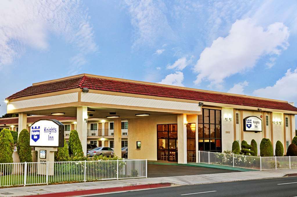 The Dixie Orange County Hotel Стантън Екстериор снимка